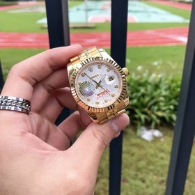 Часы Rolex серии Datejust оснащены импортным механизмом 2813. Нек