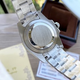 Самая классическая серия Rolex Submariner прошла повторную модифи