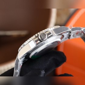Rolex Submariner 41 мм с новым корпусом Серия Rolex Submariner ос
