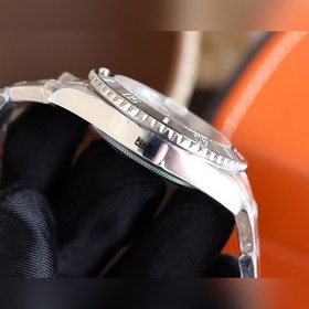 Rolex Submariner 41 мм с новым корпусом Серия Rolex Submariner ос