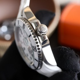 Самая классическая модель Rolex из серии Submariner. После повтор