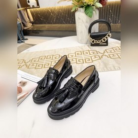 Stuart Weitzman Изящные туфлиз кожи с жемчужной пряжкой и больши