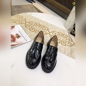 Stuart Weitzman Изящные туфлиз кожи с жемчужной пряжкой и больши