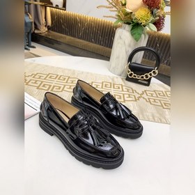 Stuart Weitzman Изящные туфлиз кожи с жемчужной пряжкой и больши