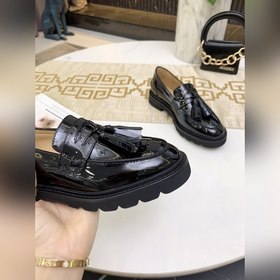 Stuart Weitzman Изящные туфлиз кожи с жемчужной пряжкой и больши