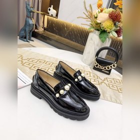 Stuart Weitzman Изящные туфлиз кожи с жемчужной пряжкой и англий