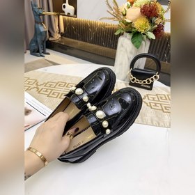 Stuart Weitzman Изящные туфлиз кожи с жемчужной пряжкой и англий
