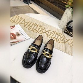 Stuart Weitzman Изящные туфлиз кожи с жемчужной пряжкой и больши