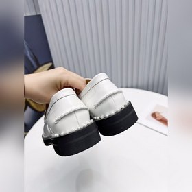 Стюарт Вайцман (Stuart Weitzman) — ультралегкие ботинки с резинов