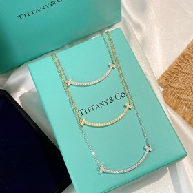 Ожерелье Tiffany с бриллиантами улыбающимся символом. Классическо