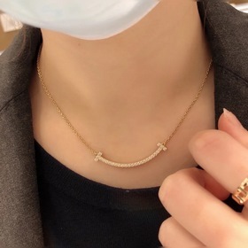 Ожерелье Tiffany с бриллиантами улыбающимся символом. Классическо