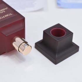 Название бренда： TF Том Форд EaudeJasminrouge Объем： 50 мл Упако