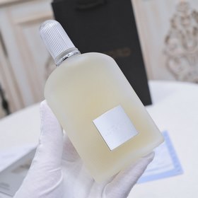 Название бренда： Том Форд /Tom Ford Grey Vetiver Упаковка： полны