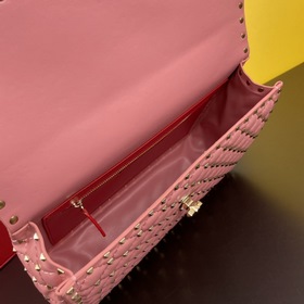 Женская сумка Valentino Сумка GARAVANI ROCKSTUD SPIKE изготовлена
