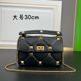 Valentino Garavani Roman Stud, сумка из кожи нап с цепочкой и кру