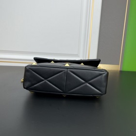 Valentino Garavani Roman Stud, сумка из кожи нап с цепочкой и кру