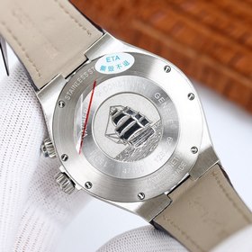 Мультифункциональные часы Vacheron Constantin Overseas： элегантно