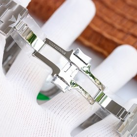 Часы Vacheron Constantin Overseas Циферблат： логотип виде креста,