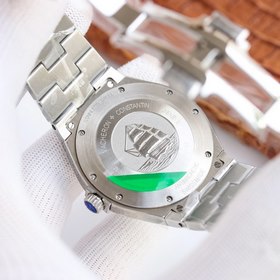 Часы Vacheron Constantin Overseas Циферблат： логотип виде креста,