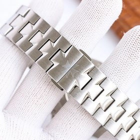 Мультифункциональные часы Vacheron Constantin Overseas： элегантно
