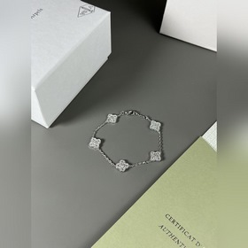 Van Cleef &amp; Arpels Мини-браслет с пятью бриллиантами Очень вы