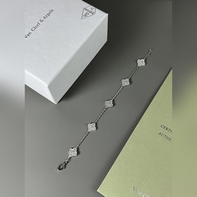 Van Cleef & Arpels Мини-браслет с пятью бриллиантами Очень вы