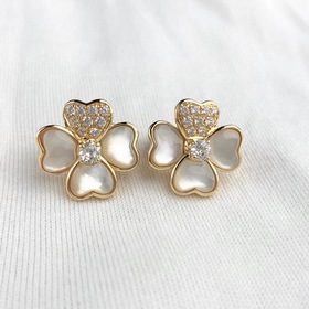 Van Cleef & Arpels Sweet Alhambra серьги с четырехлистным мот