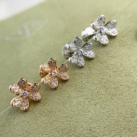 Van Cleef & Arpels Sweet Alhambra серьги с бриллиантами в фор