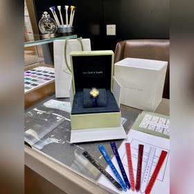 VCA Van Cleef &amp; Arpels Четырехлистный крокодиловый кожаный ре