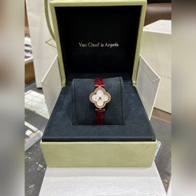 VCA Van Cleef & Arpels Четырехлистный крокодиловый кожаный ре