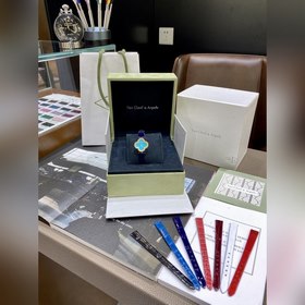 VCA Van Cleef &amp; Arpels Четырехлистный крокодиловый кожаный ре