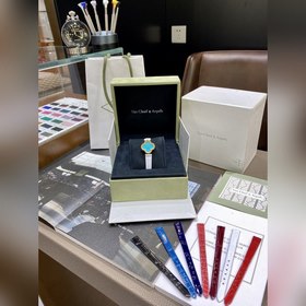 VCA Van Cleef &amp; Arpels Четырехлистный крокодиловый кожаный ре