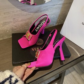 Versace Versace Versace  Новинка ранней весны： туфли на высоком
