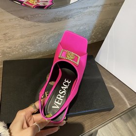 Versace Versace Versace  Новинка ранней весны： туфли на высоком