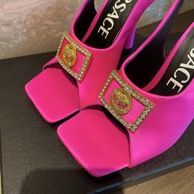 Versace Versace Versace  Новинка ранней весны： туфли на высоком
