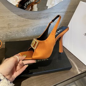 Versace Versace Versace  Новинка ранней весны： туфли на высоком