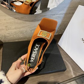 Versace Versace Versace  Новинка ранней весны： туфли на высоком