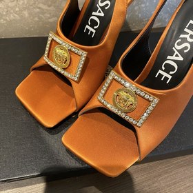 Versace Versace Versace  Новинка ранней весны： туфли на высоком