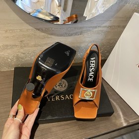 Versace Versace Versace  Новинка ранней весны： туфли на высоком