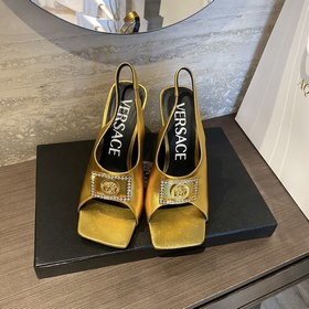 Versace Versace Versace  Новинка ранней весны： туфли на высоком