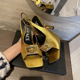 Versace Versace Versace  Новинка ранней весны： туфли на высоком