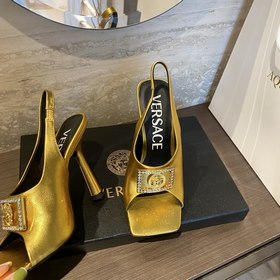 Versace Versace Versace  Новинка ранней весны： туфли на высоком