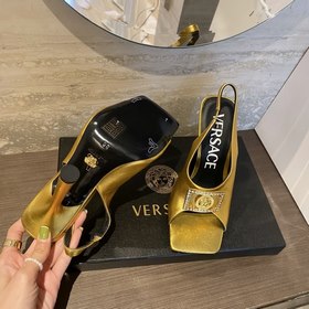 Versace Versace Versace  Новинка ранней весны： туфли на высоком