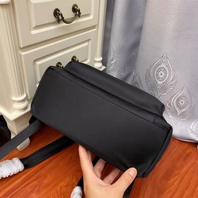 Рюкзак Versace Модель： 0T126-1 Рюкзак Snake Dumeisha представляет