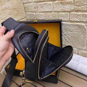 Мужская сумка через плечо Versace, модель： 529-4 Внутри снаружизг