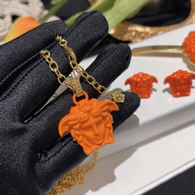 Versace Medusa серьги/заколки/колье Добавьте немного цвета в летн