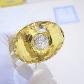 Название бренда： Versace Женский парфюм Yellow Diamond Упаковка： 