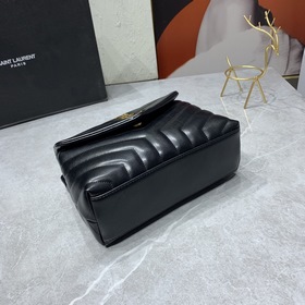 YSL Saint Laurent Мягкая сумка с логотипом на передней клапане А