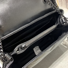YSL Saint Laurent Мягкая сумка с логотипом на передней клапане А