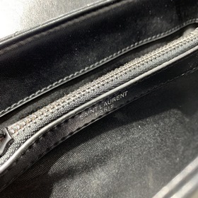 YSL Saint Laurent Мягкая сумка с логотипом на передней клапане А